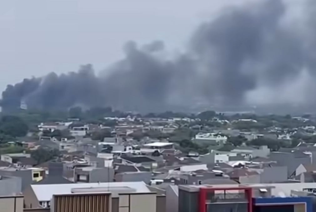 Kebakaran Pabrik Kimia di Tangerang, 32 Personel Damkar Dikerahkan