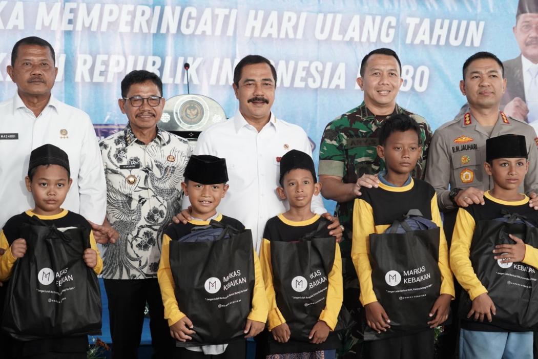 Sambut HUT ke-80 RI, Kemenimipas Gelar Donor Darah, Bansos, dan Khitanan Massal