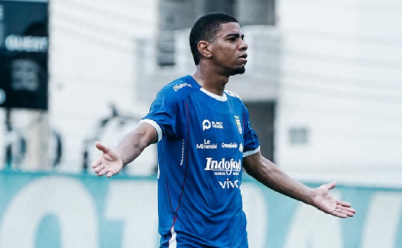 Uilliam Barros Buang-Buang Peluang, Bojan Hodak Pasang Badan: Rumput GBLA Biang Kerok!