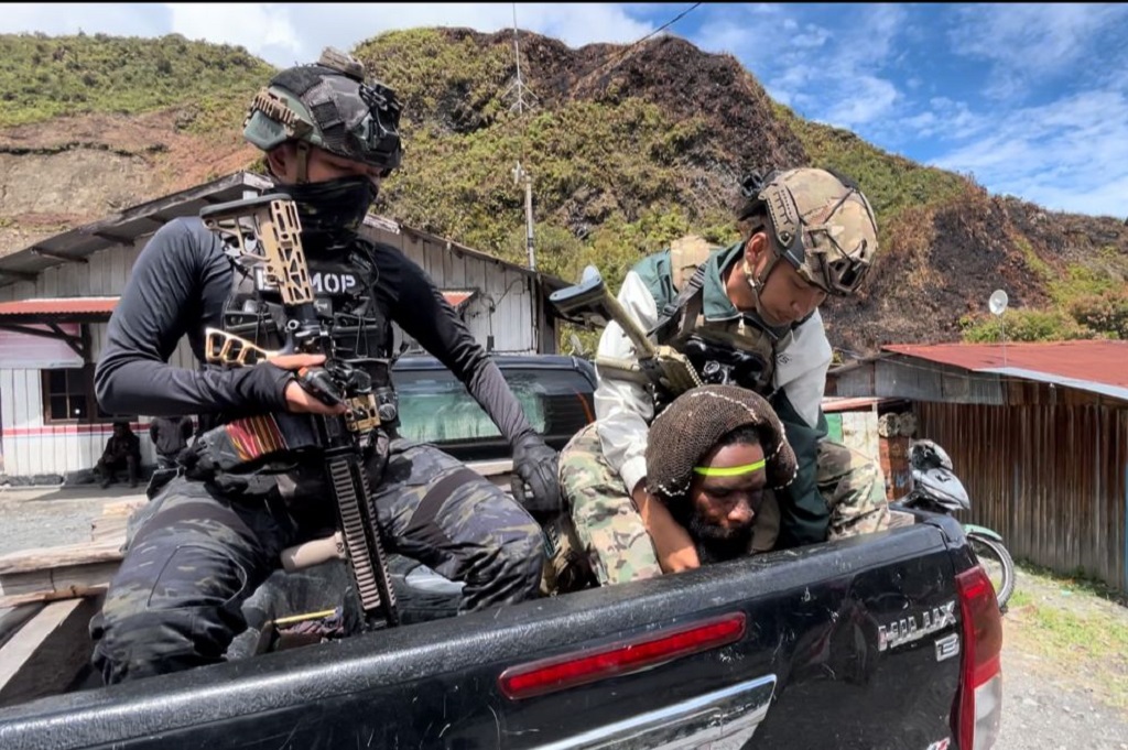 Satgas Damai Cartenz Tangkap KKB yang Bunuh Polisi di Puncak Jaya
