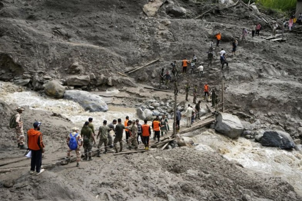 Banjir Besar dan Longsor di Pakistan, Korban Tewas Jadi 321 Orang