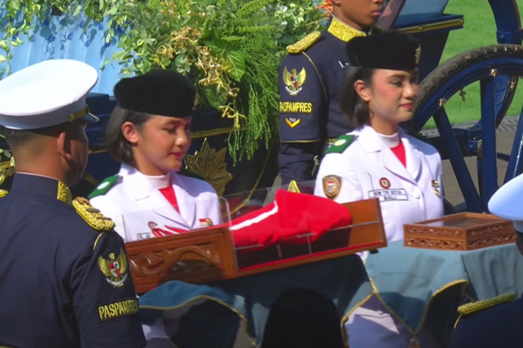 Kirab Bendera Merah Putih Tiba di Istana Merdeka, Dikawal Pasukan Berkuda