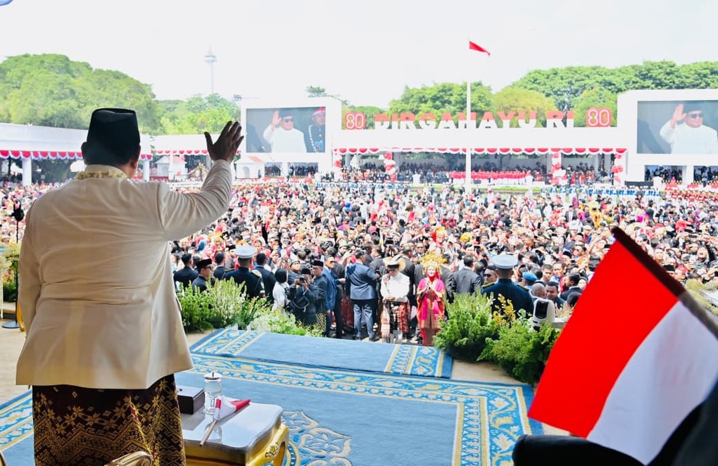 Momen Prabowo Turun Podium saat HUT RI, Joget Bersama di Lagu Tabola Bale