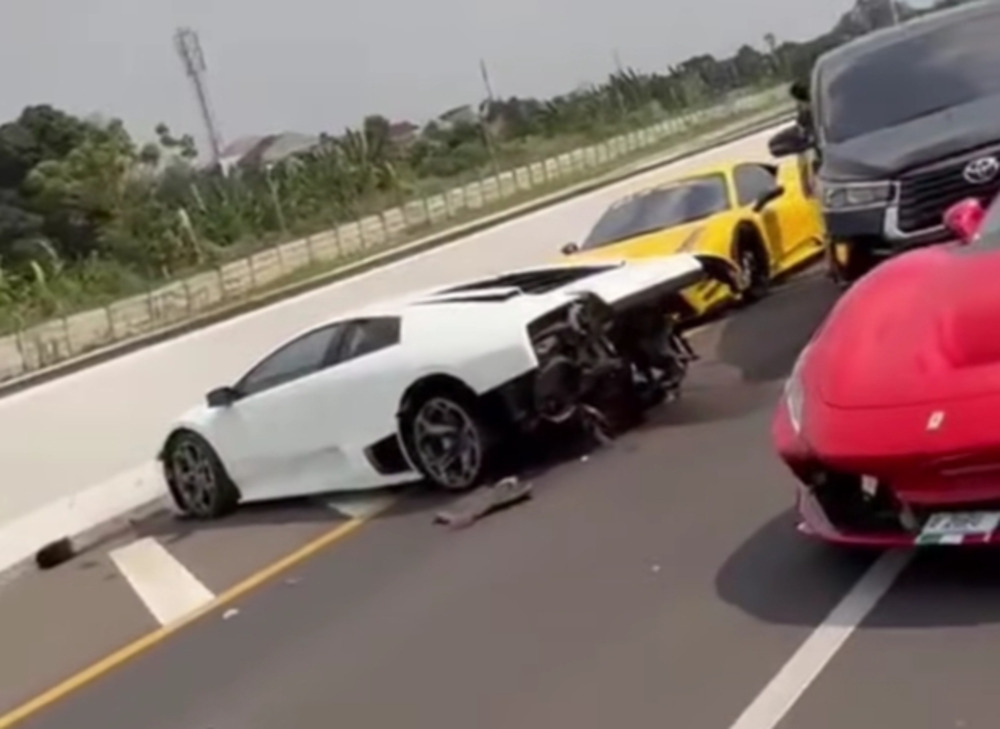 Potret Lamborghini Rusak Parah setelah Hantam Pembatas Jalan di Tol Kunciran