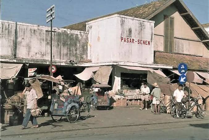 Sejarah Pasar Senen: Pusat Perdagangan Era Kolonial yang Awalnya Buka Cuma Hari Senin Saja!