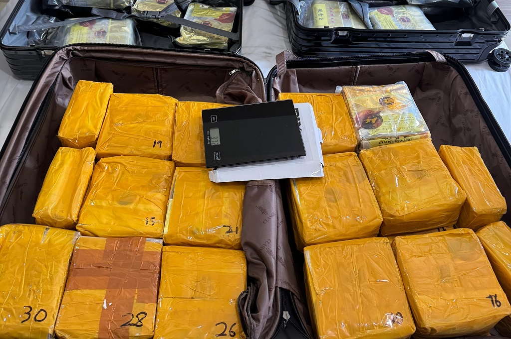 Geger! Warga Malaysia Kedapatan Bawa 60 Bungkus Sabu dalam Koper