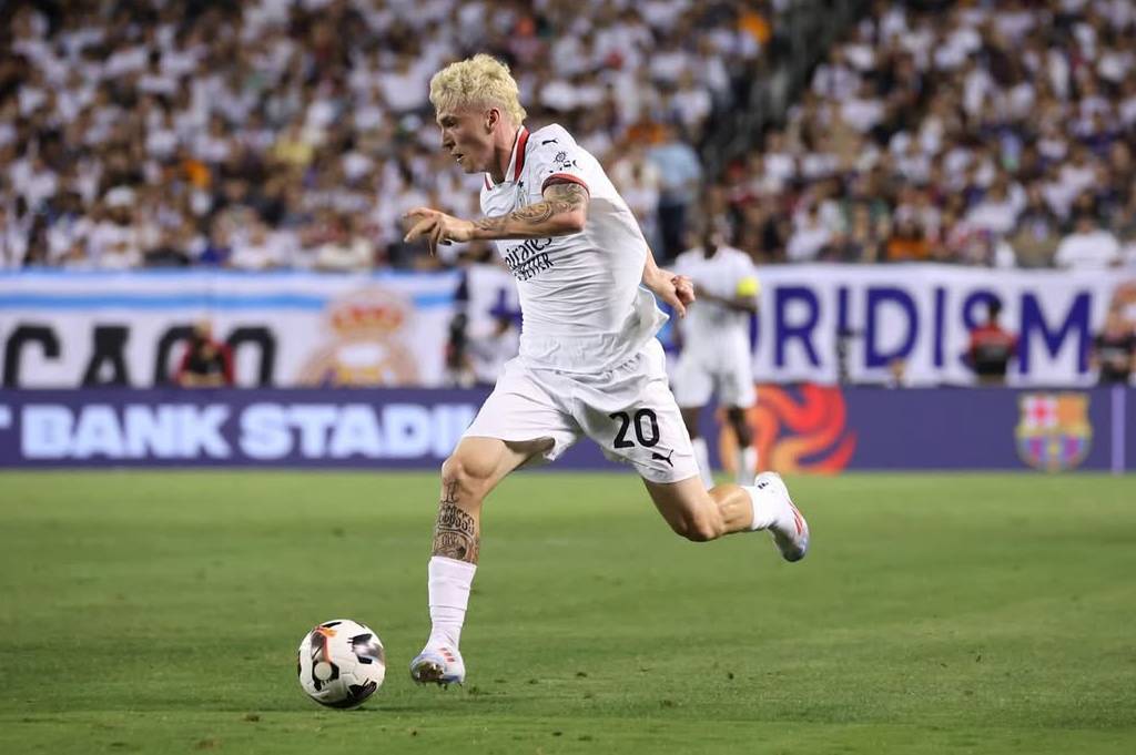 AC Milan Tolak Tawaran Rp460 Miliar Napoli untuk Alex Jimenez