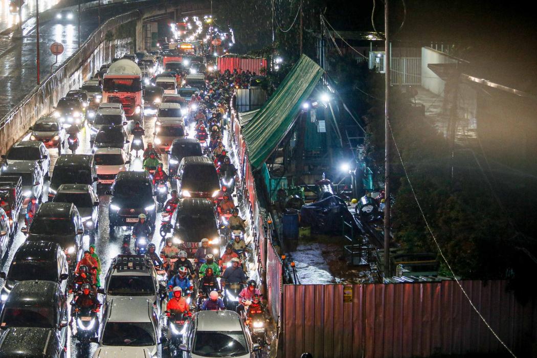 Lalin TB Simatupang Macet Parah Imbas Galian, Warga Diimbau Gunakan Transportasi Umum