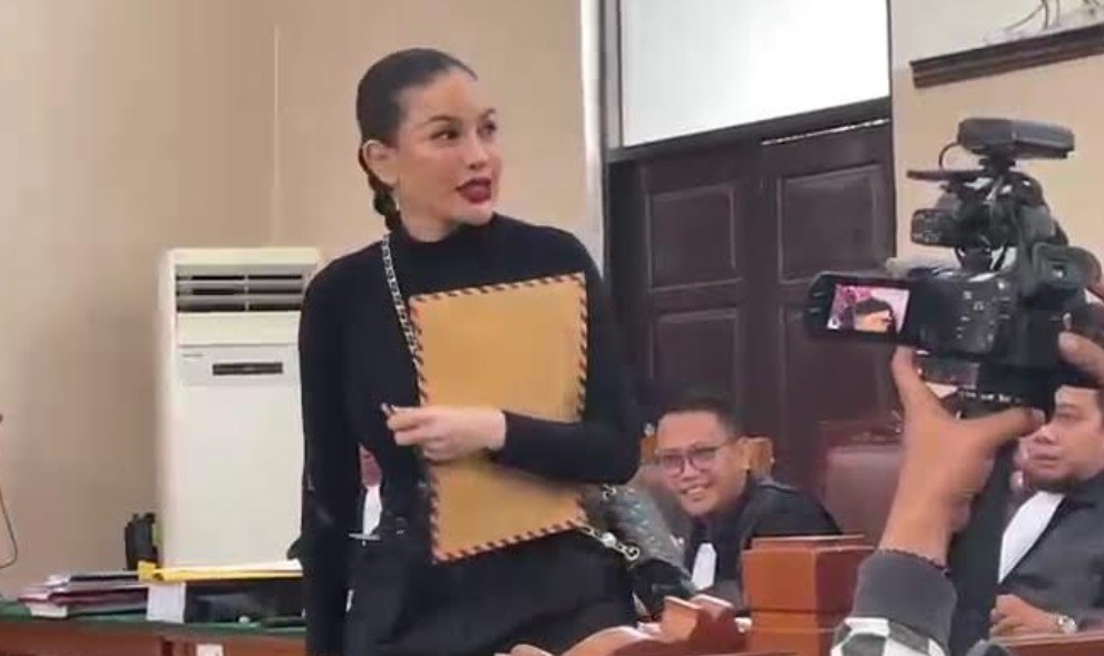 Akui Chat Minta Duit ke Reza Gladys, Nikita Mirzani: Itu Cuma Bercanda