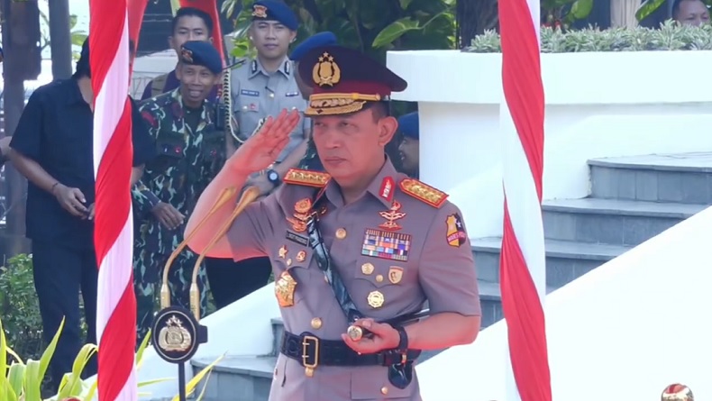 Kapolri Pimpin Upacara Hari Juang Polri dan Resmikan Patung M. Jasin di Surabaya