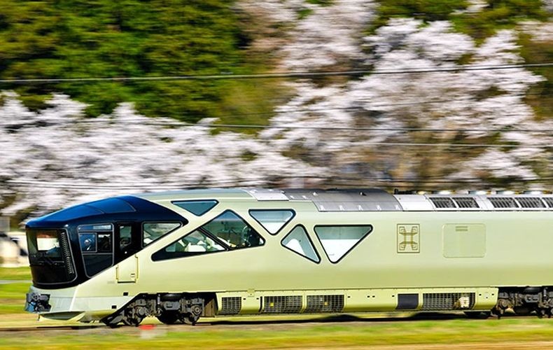 Jepang Hentikan Perjalanan Kereta Mewah Bertiket Rp50 Juta gegara Kru Mabuk Wine