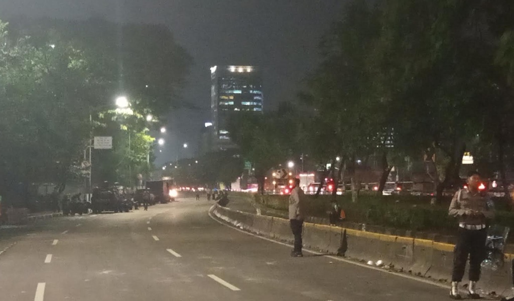 Massa Demo di DPR Bubar, Polisi Tarik Pasukan dan Buka Jalan 
