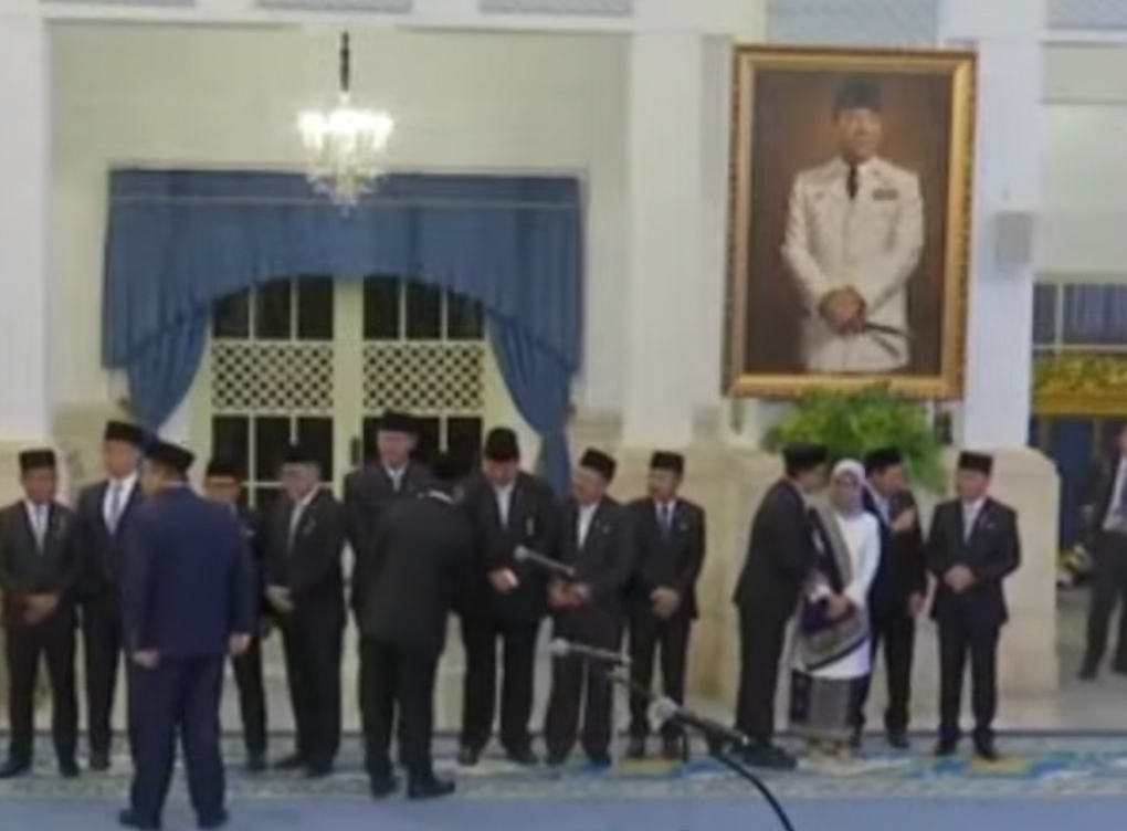 Prabowo Anugerahkan Tanda Kehormatan kepada 141 Tokoh: Puan hingga Bahlil 