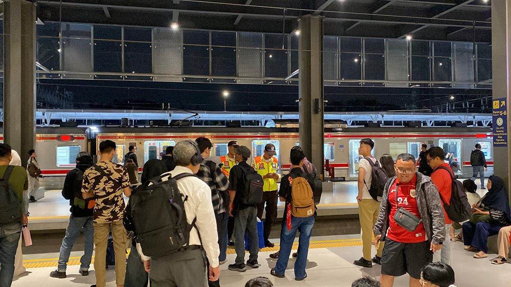 KRL Lintas Rangkasbitung Kembali Beroperasi dari Stasiun Tanah Abang 