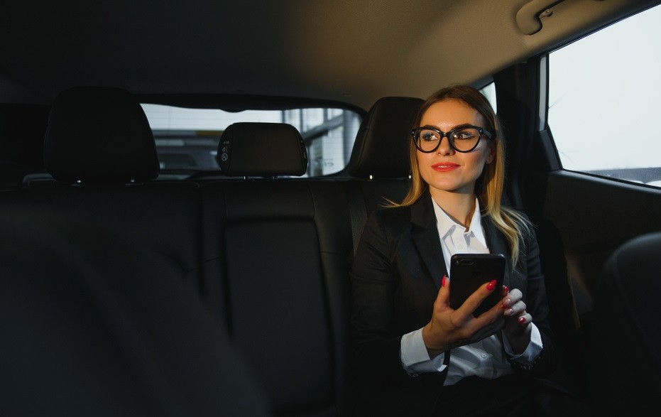 Strategi Mengatur Budget Perjalanan Bisnis dengan Layanan Sewa Mobil