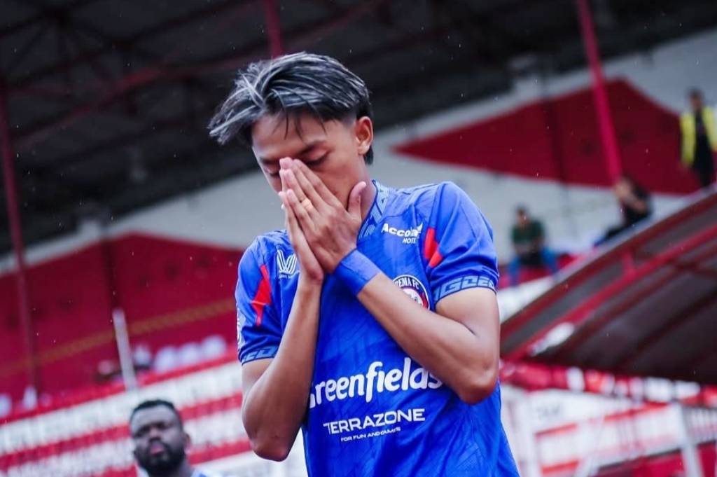 Achmad Maulana Syarif Menangis Divonis Cedera ACL Parah, Musimnya bersama Arema Berakhir Cepat