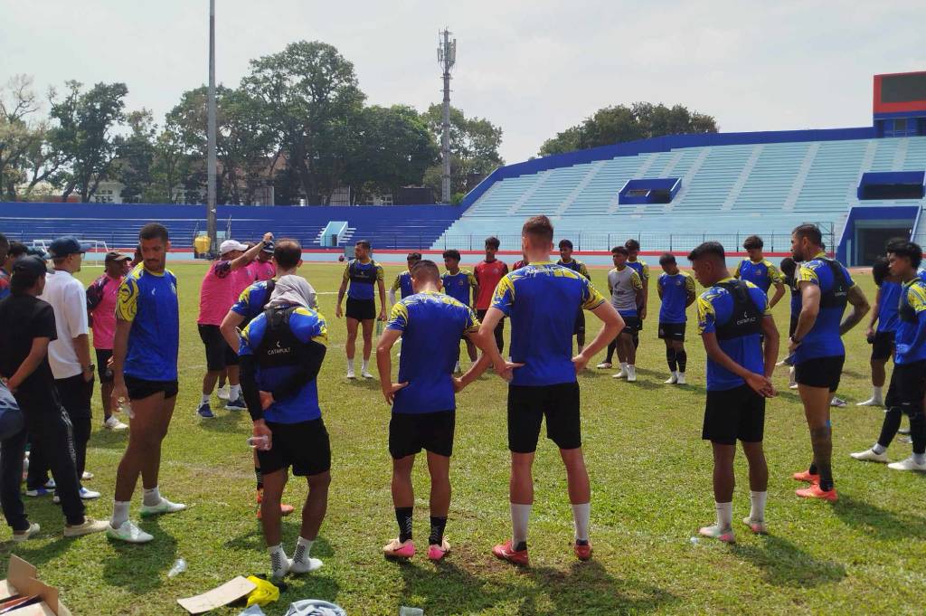 Arema FC Guncang! Marcos Santos Siapkan Strategi Rahasia Lawan Persijap Jepara