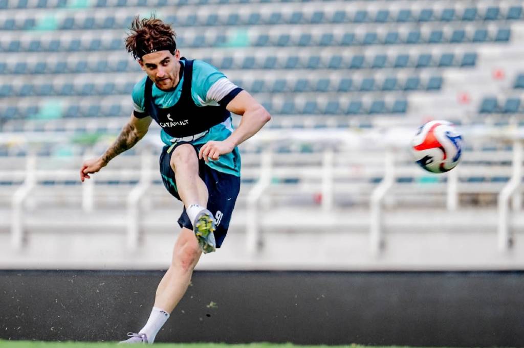 Persebaya Ubah Strategi, Striker Diubah Jadi Bek Kiri karena Ditinggal Pemain ke Timnas U-23