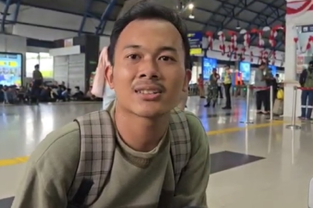 Penumpang KRL Pilih Transportasi Lain Imbas Bentrokan di Sekitar DPR