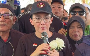 Hadiri Pemakaman Affan Kurniawan, Rieke Diah Pitaloka Ajak Driver Ojol Berdoa Selama 7 Hari