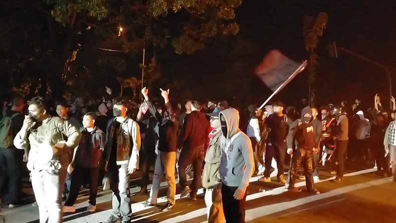 Demo di Polres Indramayu Ricuh, Driver Ojol dan Mahasiswa Diadang Aparat