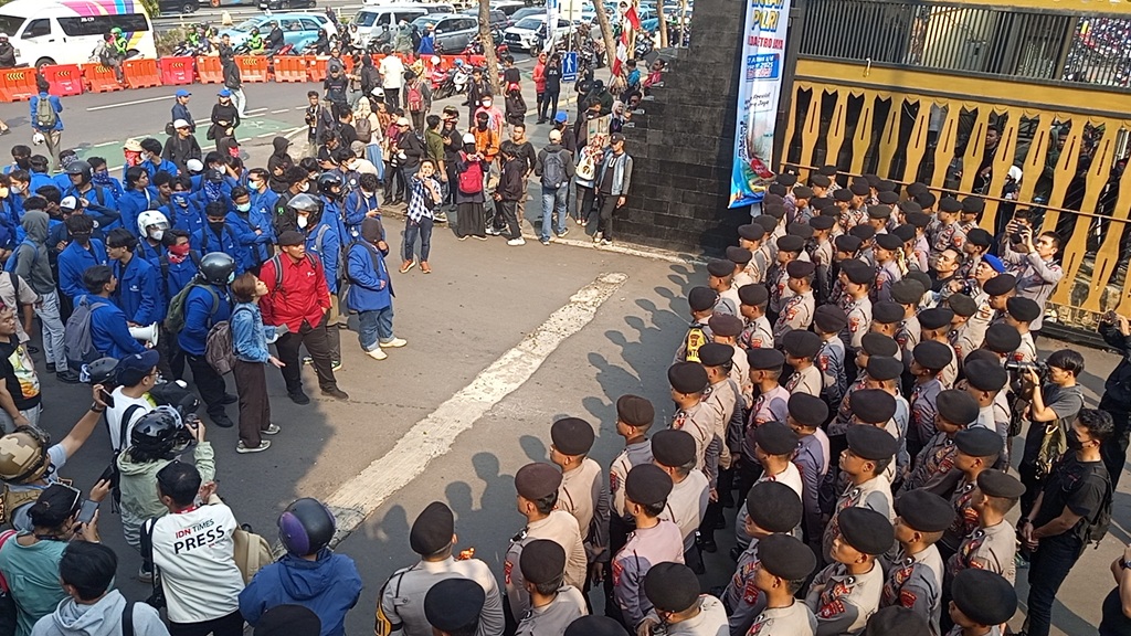 Mahasiswa Demo di Polda Metro, Soraki Polisi dengan Sebutan Pembunuh