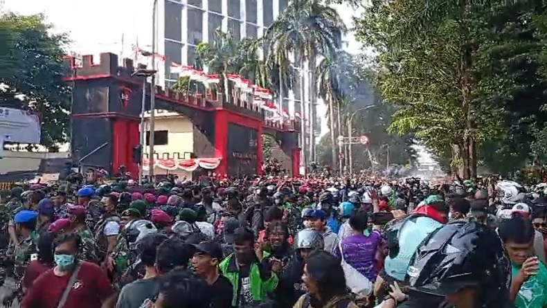 Kwitang Mencekam, Massa Kembali Kepung Mako Brimob