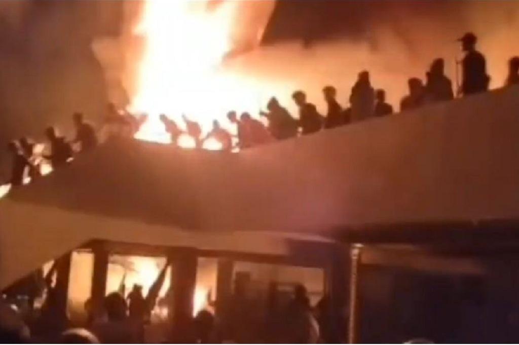 Makassar Mencekam usai Amarah Massa Pendemo Meledak, Gedung DPRD Sulsel Dibakar