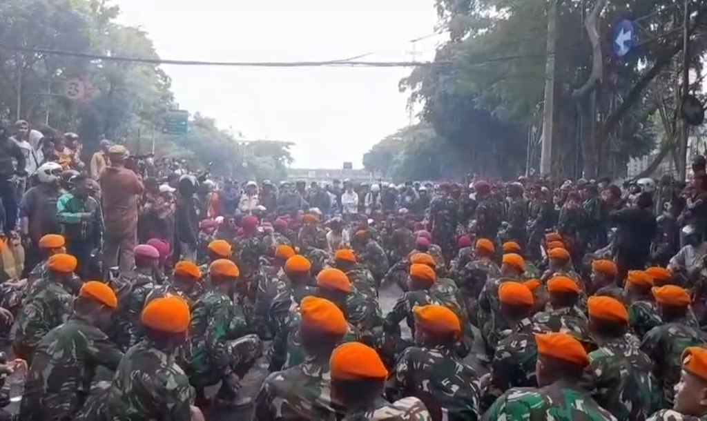 Massa Kembali Blokade Jalan di Depan Mako Brimob Kwitang Siang Ini