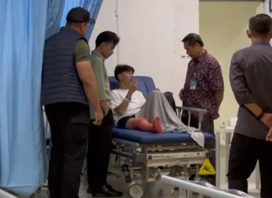 Momen Gibran Jenguk Korban Demo di RSCM dan RS Pelni