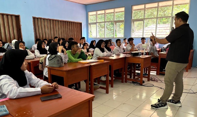 MNC Tourism dan MNC Peduli Beri Edukasi Jurnalistik di SMAN 1 Caringin Disambut Antusias Siswa