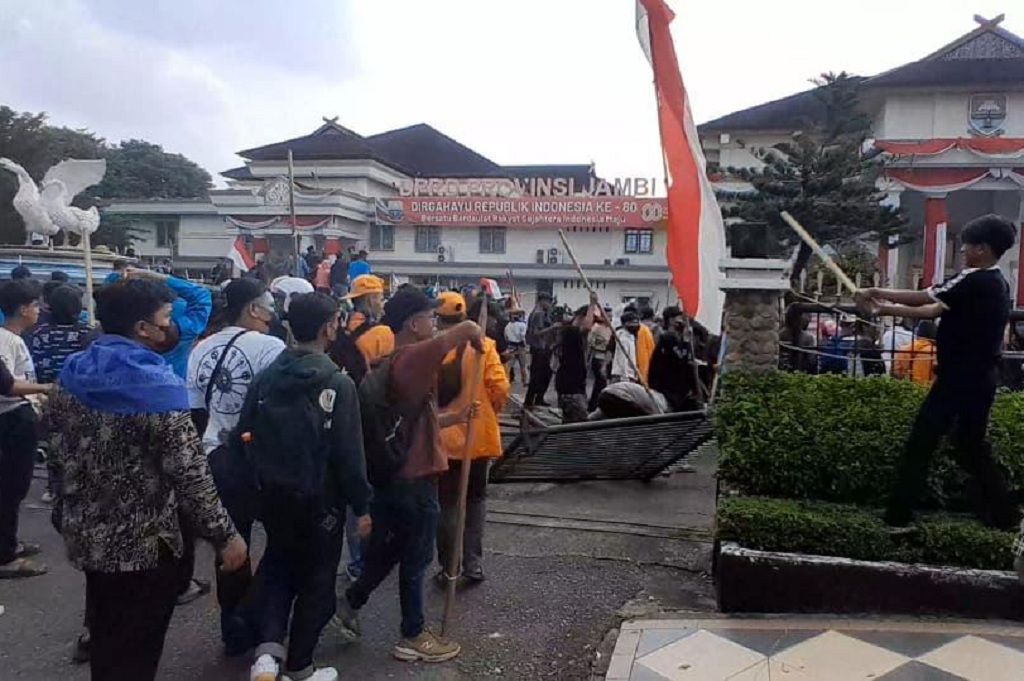 Demo Ricuh Rusak Gedung DPRD Jambi, Kerugian Ditaksir Capai Rp2,6 Miliar