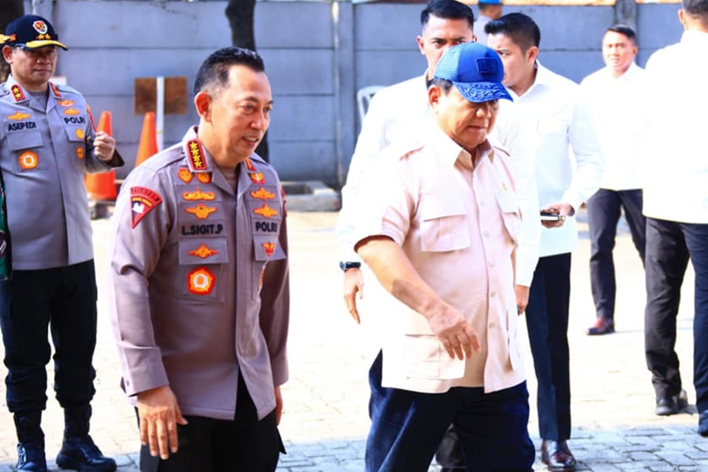 Kapolri Dampingi Prabowo Jenguk Korban Demo Ricuh, Janji Tindak Tegas Perusuh