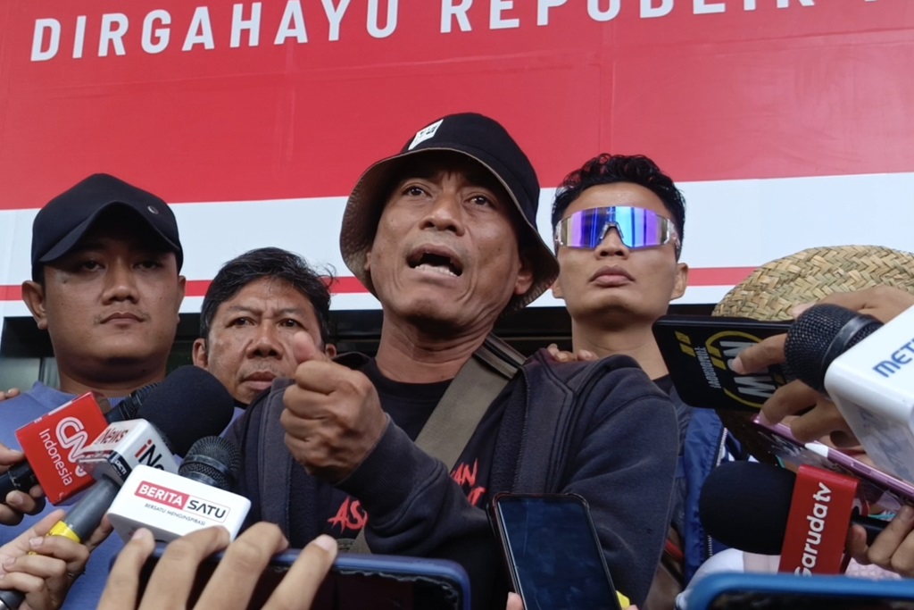 Warga Pati Beri Jamu ke KPK saat Demo di Jakarta: Biar Gak Masuk Angin