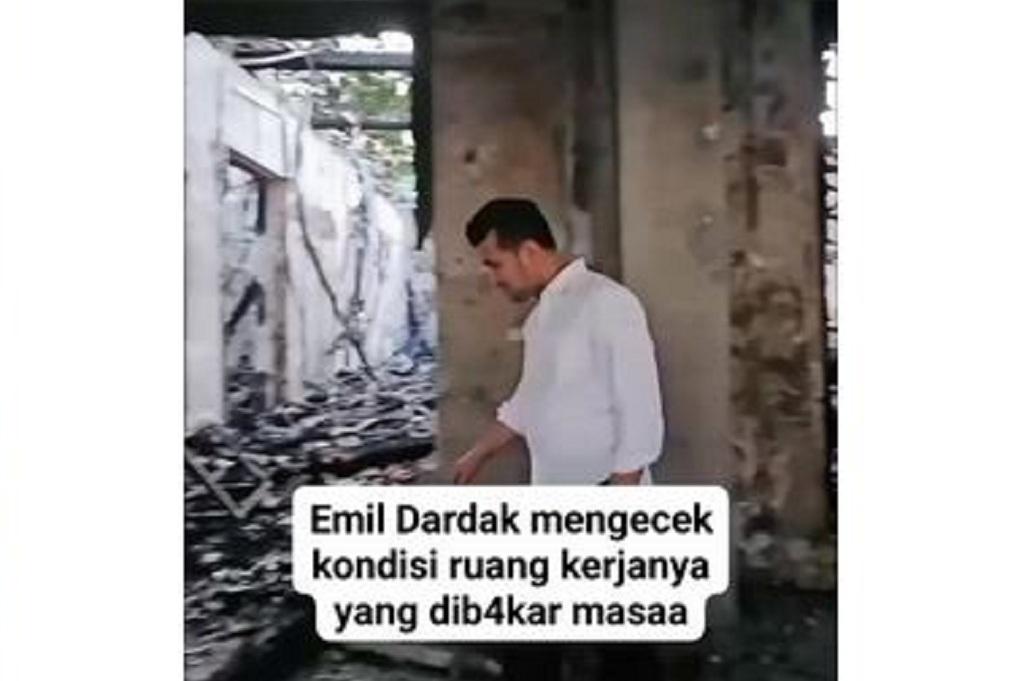 Potret Wagub Jatim Emil Dardak Meratapi Rumah Dinas yang Terbakar usai Aksi Demo