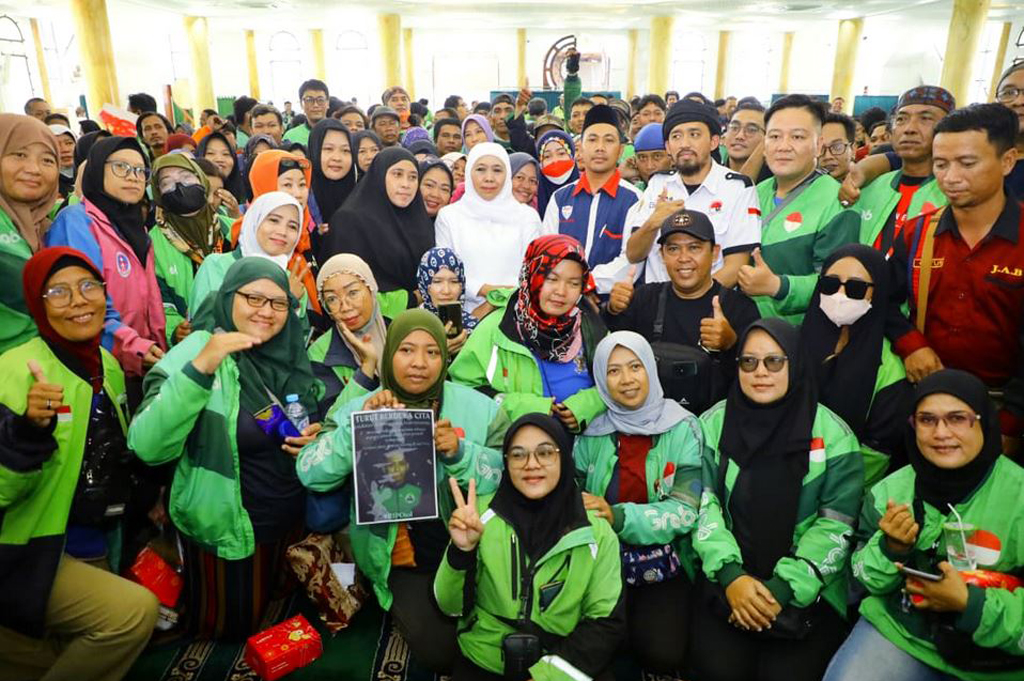 Khofifah dan Ratusan Ojol Jatim Gelar Tahlil Kubro untuk Affan Kurniawan