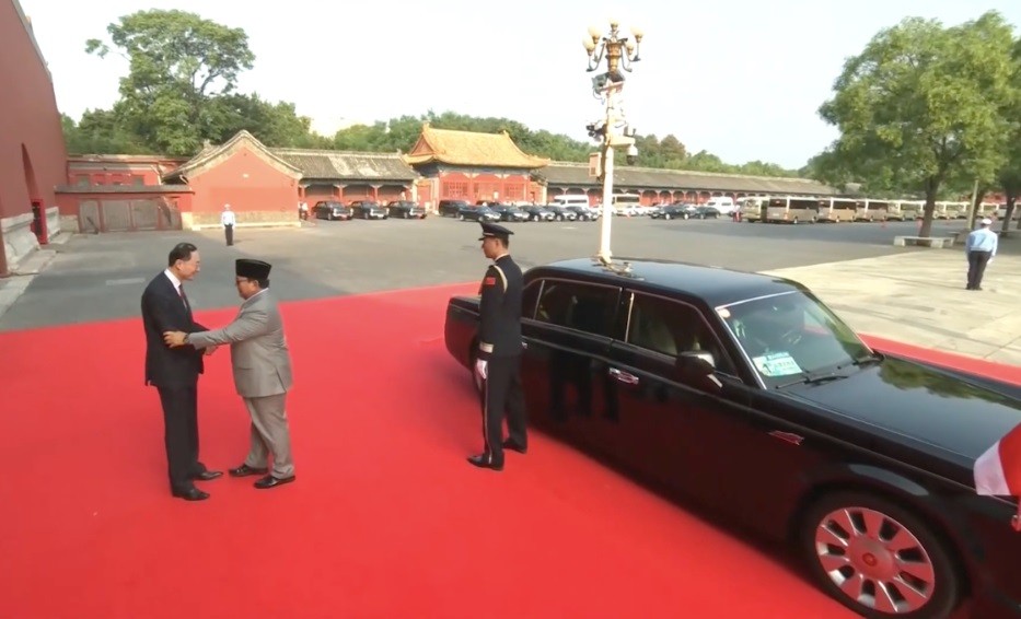 Presiden Prabowo Dijemput Mobil Termewah China Hongqi L5, Intip Spesifikasinya
