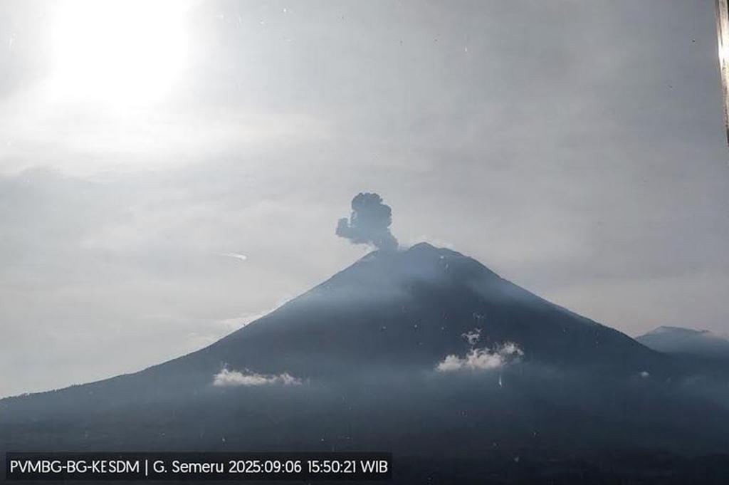 Gunung Semeru Erupsi Hari Ini, Kolom Abu Capai Setinggi 700 Meter