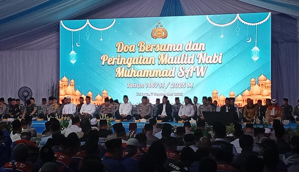 Kapolri Bersama Ribuan Buruh hingga Driver Ojol Hadiri Peringatan Maulid Nabi di Polda Metro