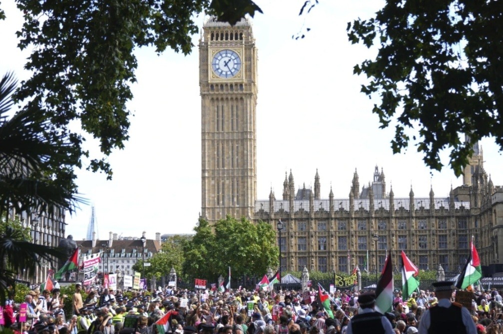 Polisi Inggris Tangkap 890 Orang Demonstran Pro-Palestina