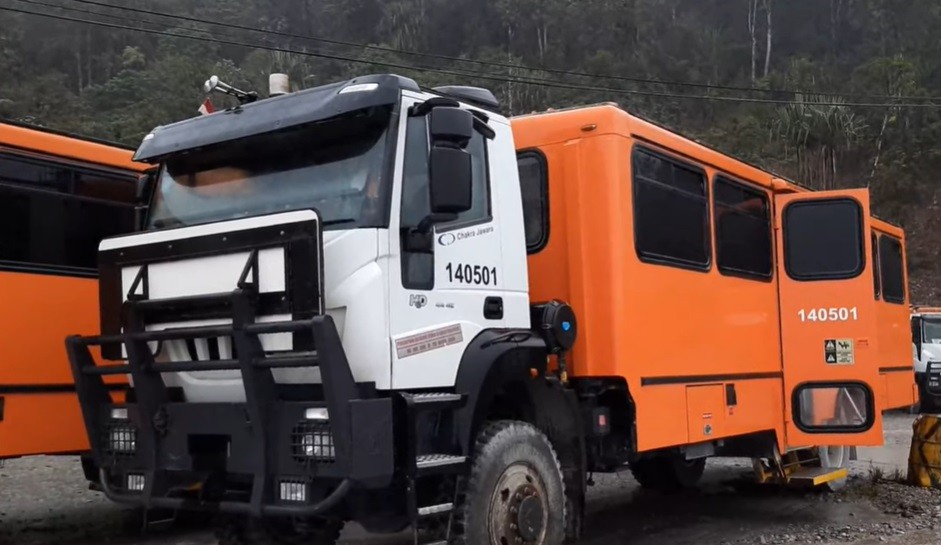 Mengintip Bus Anti Peluru Freeport, Dibuat untuk Keamanan Antar Jemput Karyawan