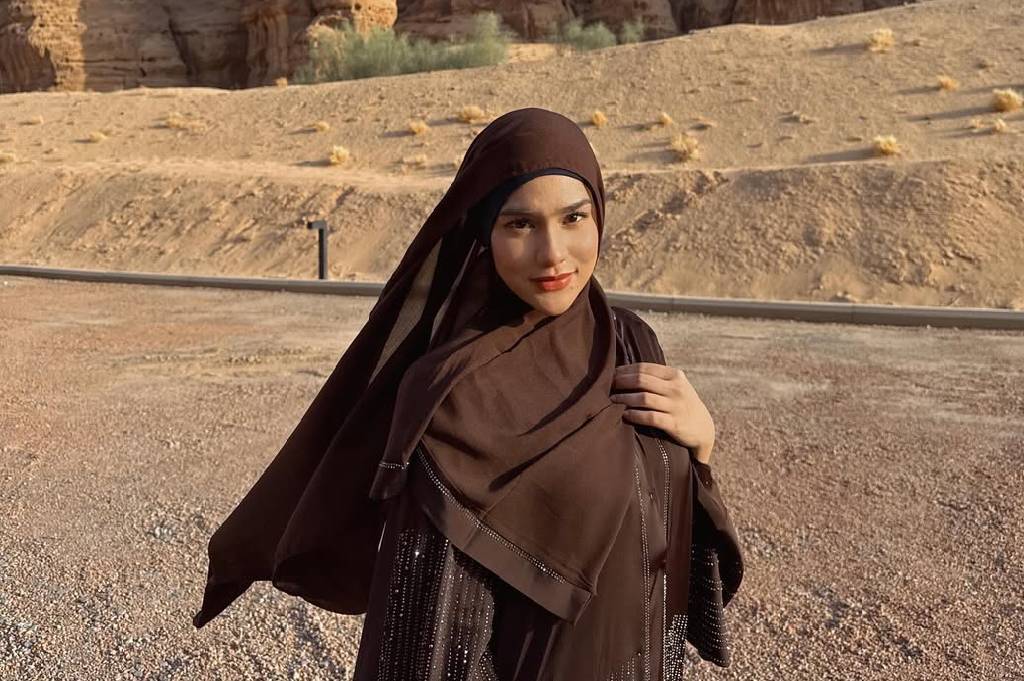 Viral Davina Karamoy Berhijab saat di Arab Saudi, Ini Fotonya!