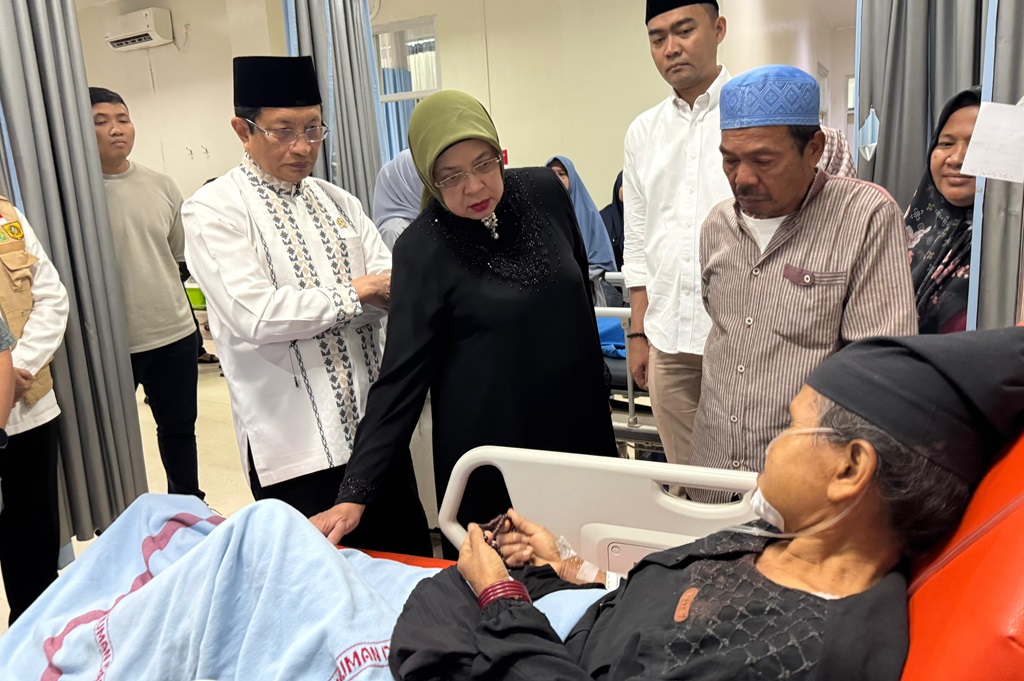 Menag Jenguk Korban Bangunan Majelis Taklim Ambruk di Bogor, Beri Bantuan Rp150 Juta