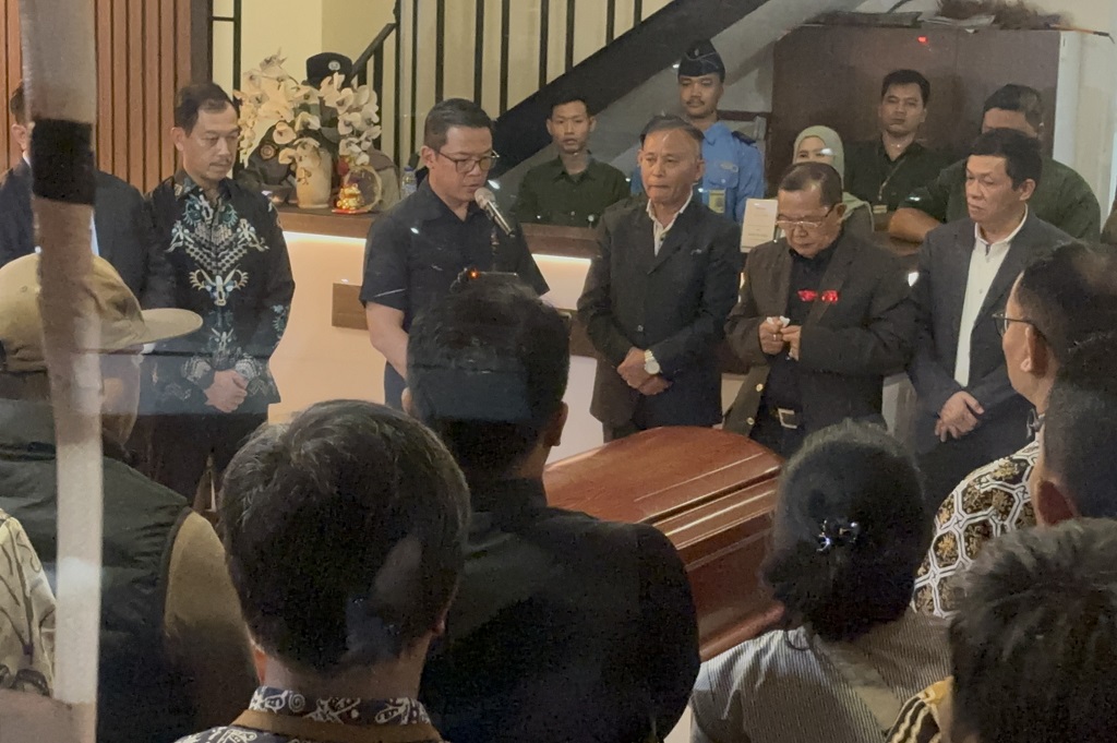 Jenazah Zetro Staf KBRI di Peru Tiba di Indonesia, Isak Tangis Keluarga Pecah