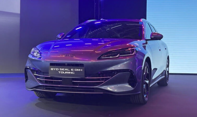 BYD Luncurkan Mobil Plug-In Hybrid Jarak Tempuh Tembus 1.300 Sekali Isi Bensin