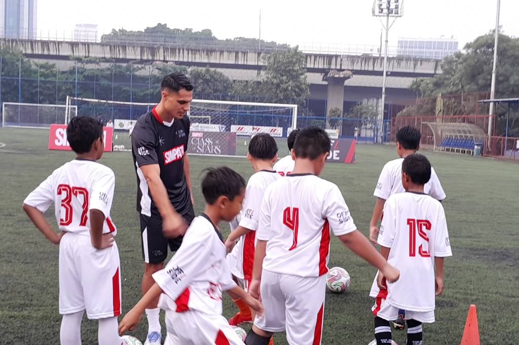 Joey Pelupessy Senang Latih Anak Usia Dini, Siap Jadi Pelatih?