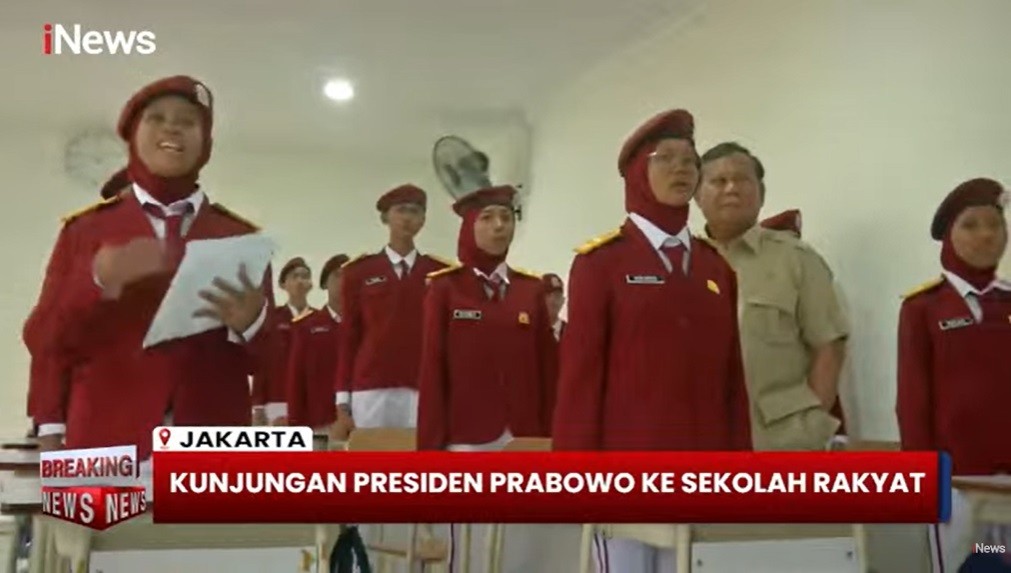 Berseragam Lengkap dengan Baret Merah, Siswa Sekolah Rakyat Curi Perhatian