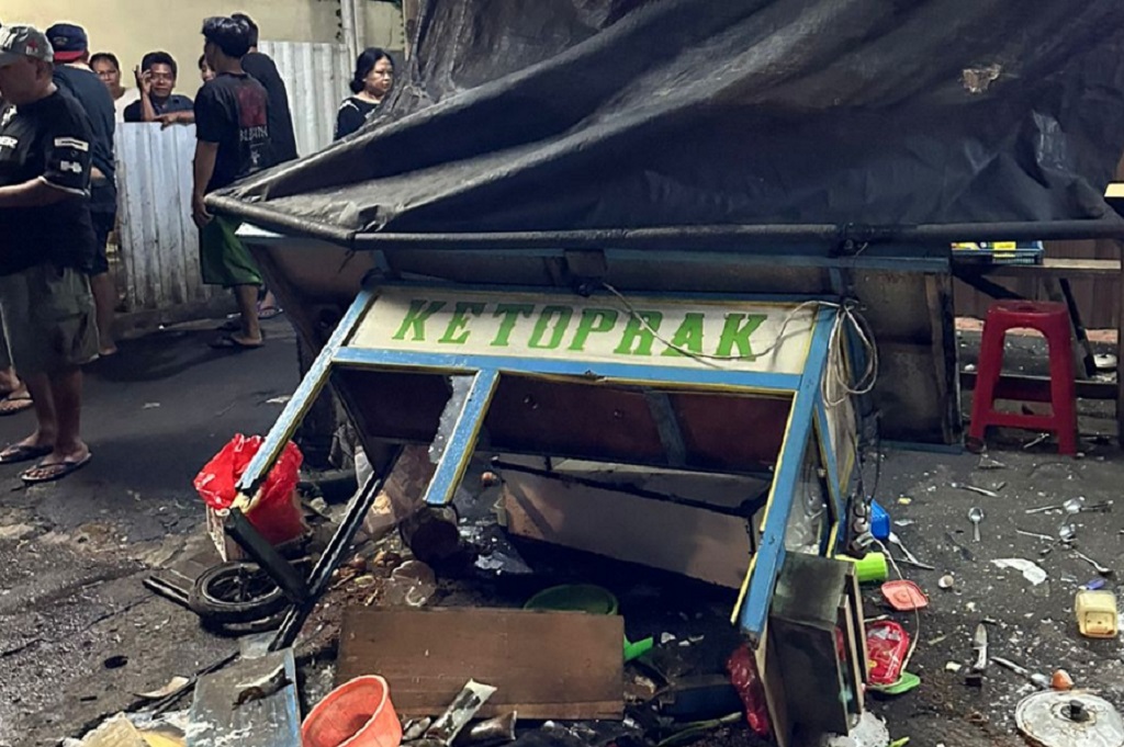 Kronologi Pria di Depok Ngamuk Hancurkan Gerobak Ketoprak, Ternyata Mabuk