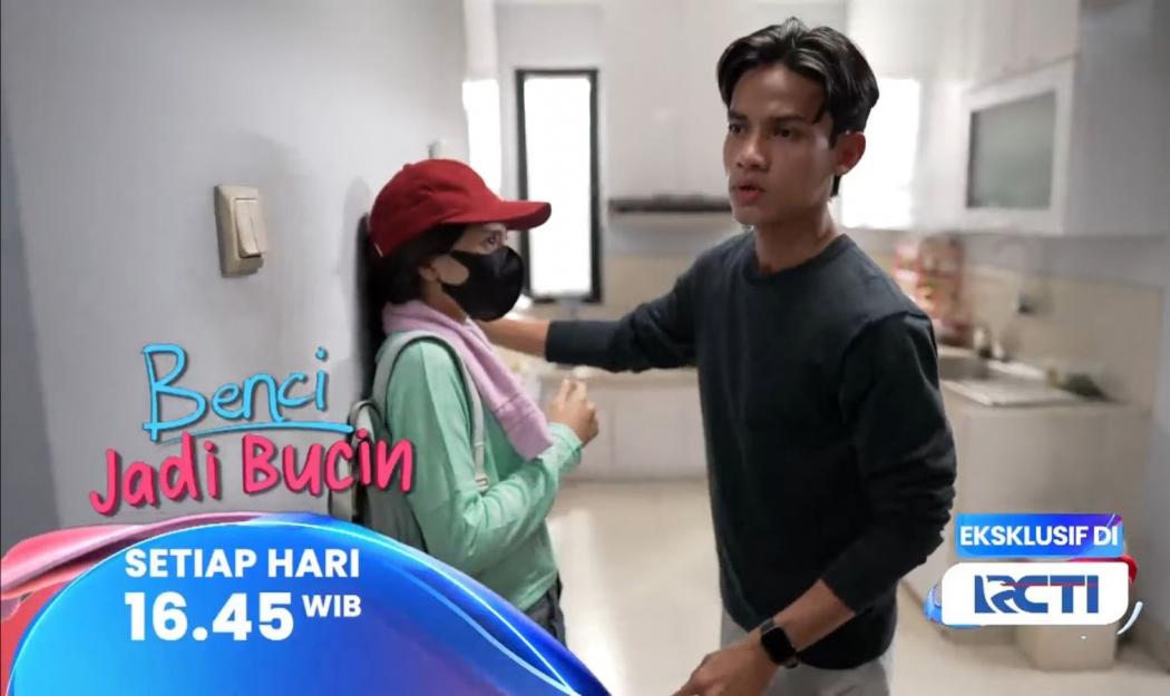 Sinopsis Benci Jadi Bucin Eps 13, Jumat 12 September 2025: Arya Perhatian Temani Dinda Jualan, Daffa Cemburu?