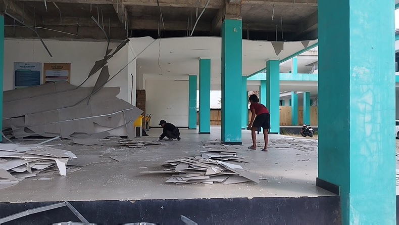 Plafon RSUD Sumbawa Ambrol Diterjang Angin Kencang